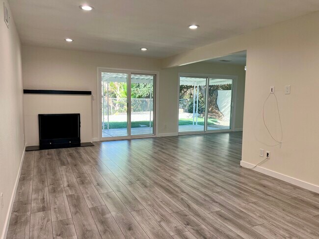 Building Photo - 6069 Lake Nadine Pl