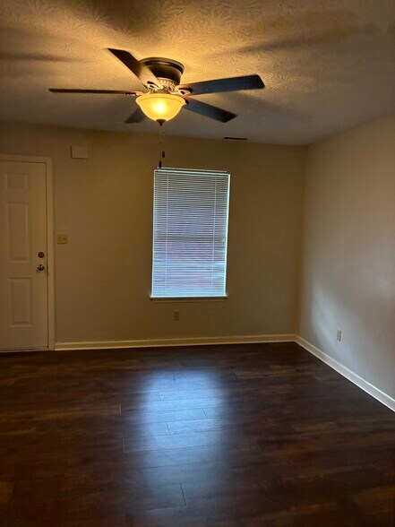 Building Photo - 1009 Merrick Dr