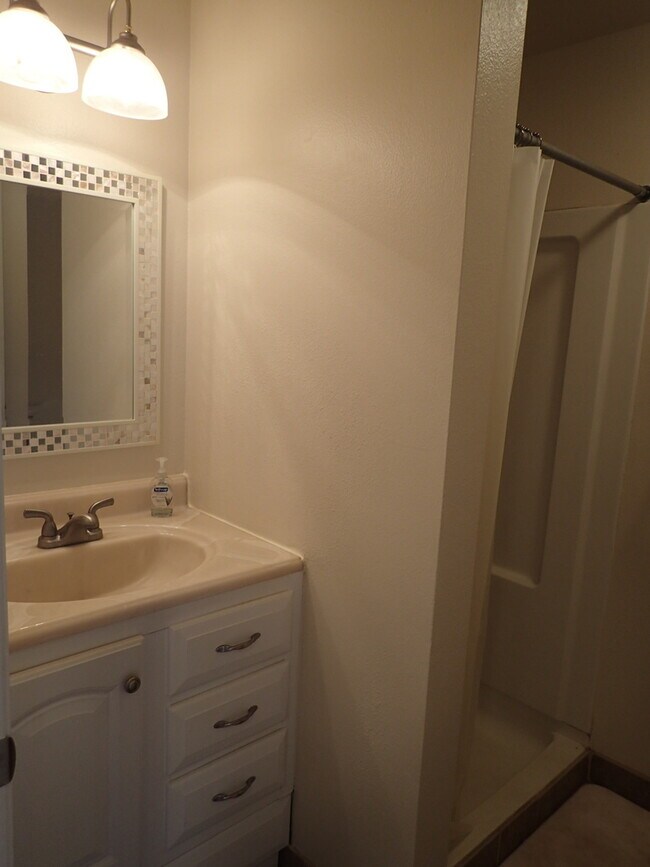 Building Photo - BEAUTIFUL FURNISHED 2bed/2Bath KIHEI SHORE...