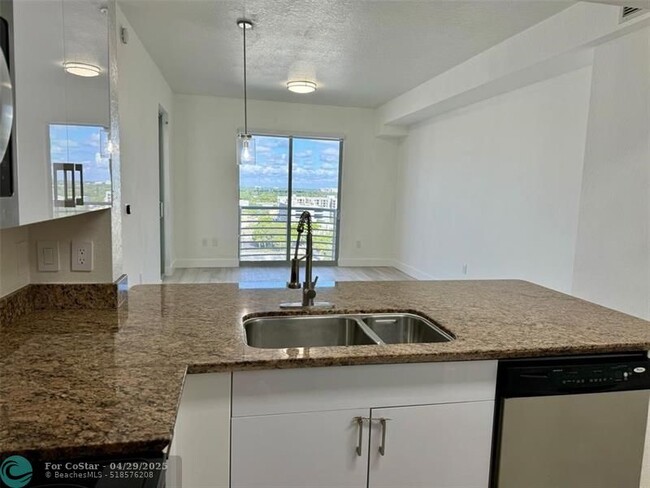 Building Photo - 1830 Radius Dr