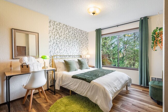 Building Photo - 5504 NE 190th St