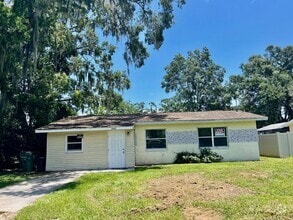 Building Photo - Tons of Living Space in this 3BR/1BA Zephy...