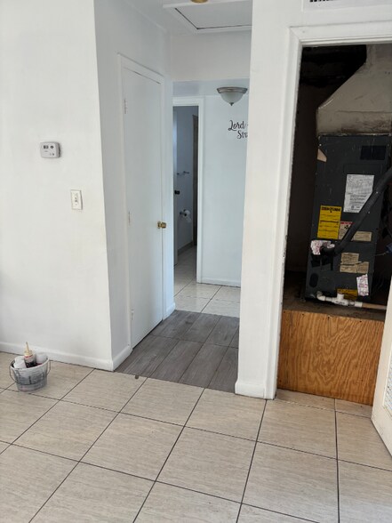 Building Photo - 5940 NW 16th Pl