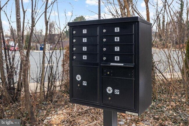 Building Photo - 380 Broadview Ave