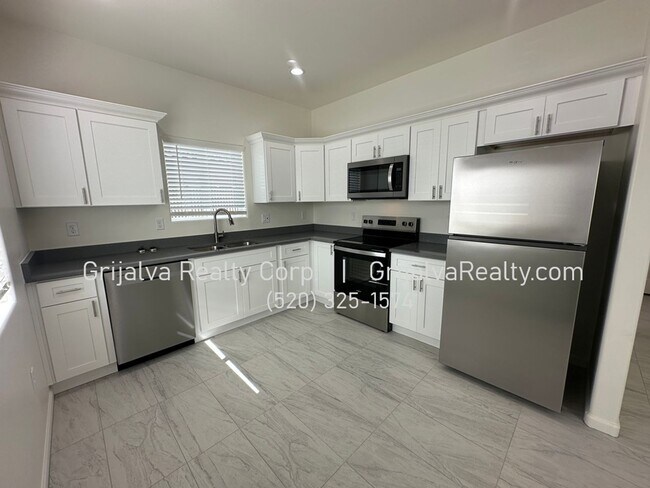 Building Photo - 4519 S 7th Ave