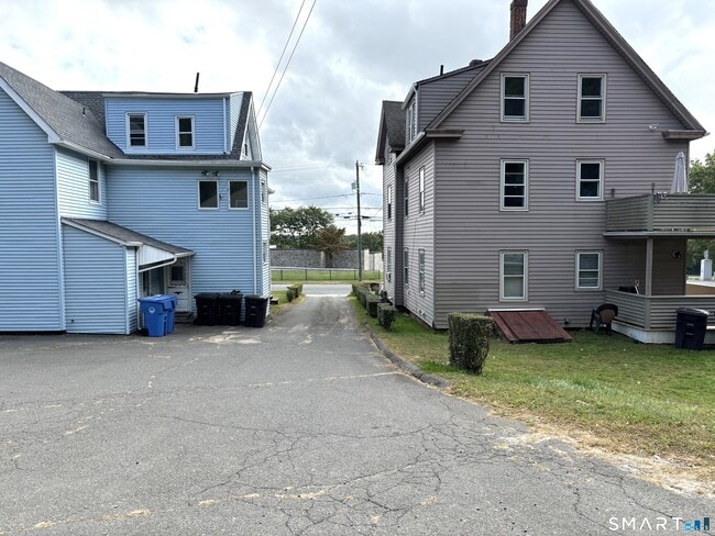 Building Photo - 1310 Stanley St