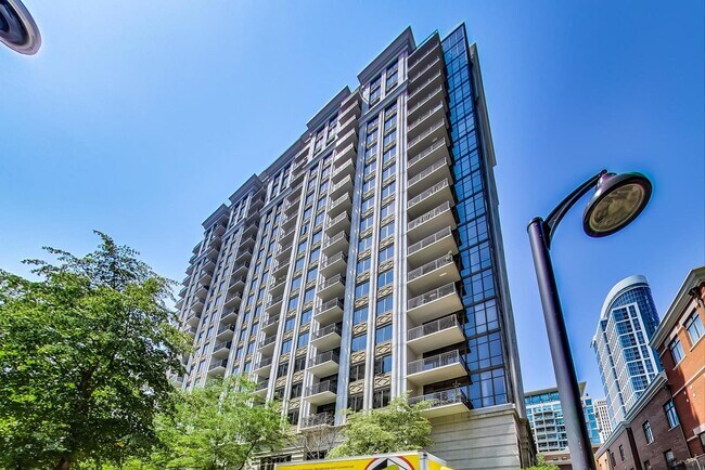 Building Photo - 1322 S Prairie Ave