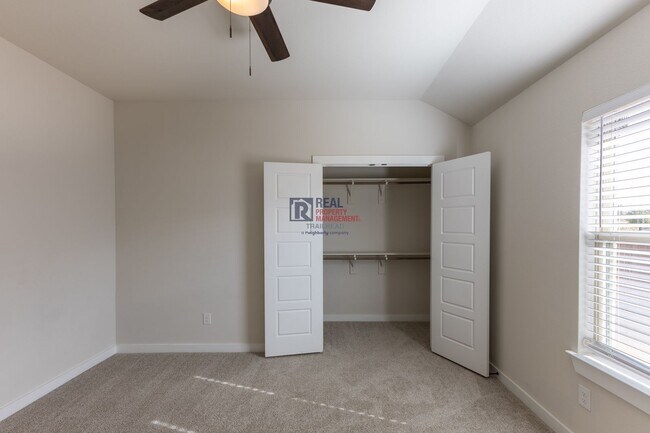 Building Photo - Spacious Glen Rose Home with Open Floorplan & Office Space