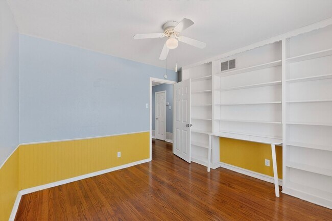 Building Photo - 2104 Hillburn Dr