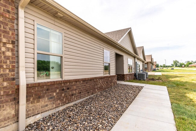 Building Photo - 186 Garden Gate Dr