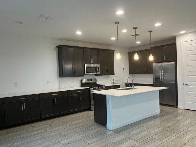 Building Photo - 9922 E Tahoe Ave