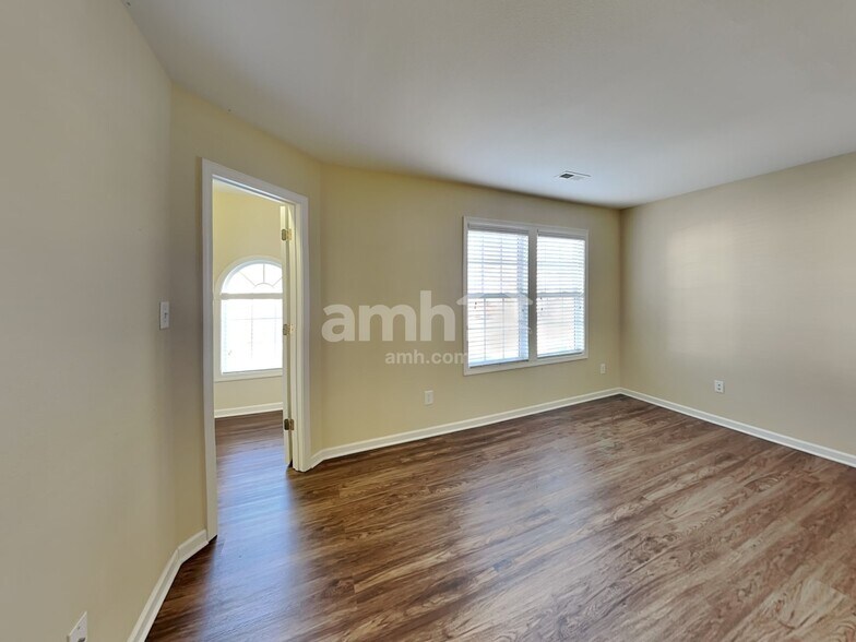 Building Photo - 5516 Waverly Lynn Ln