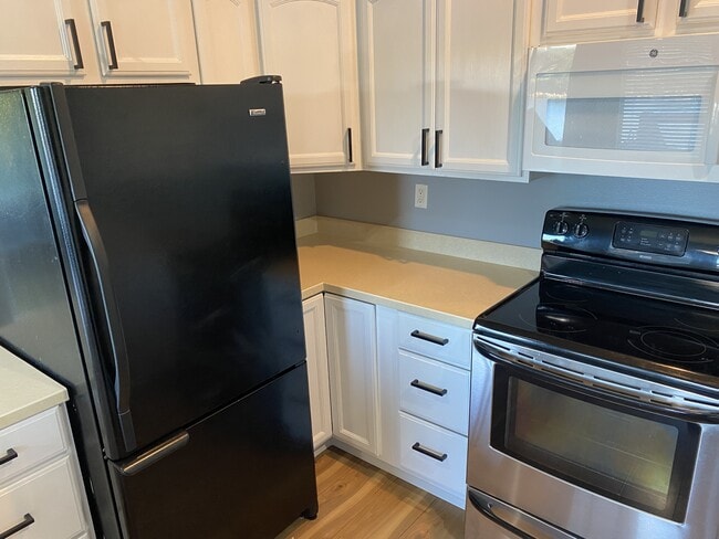 Building Photo - 348 Cockle St SW