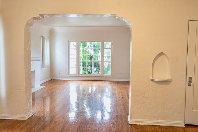 Building Photo - 330 N Genesee Ave