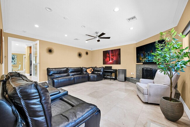 Building Photo - 836 Orchid Dr