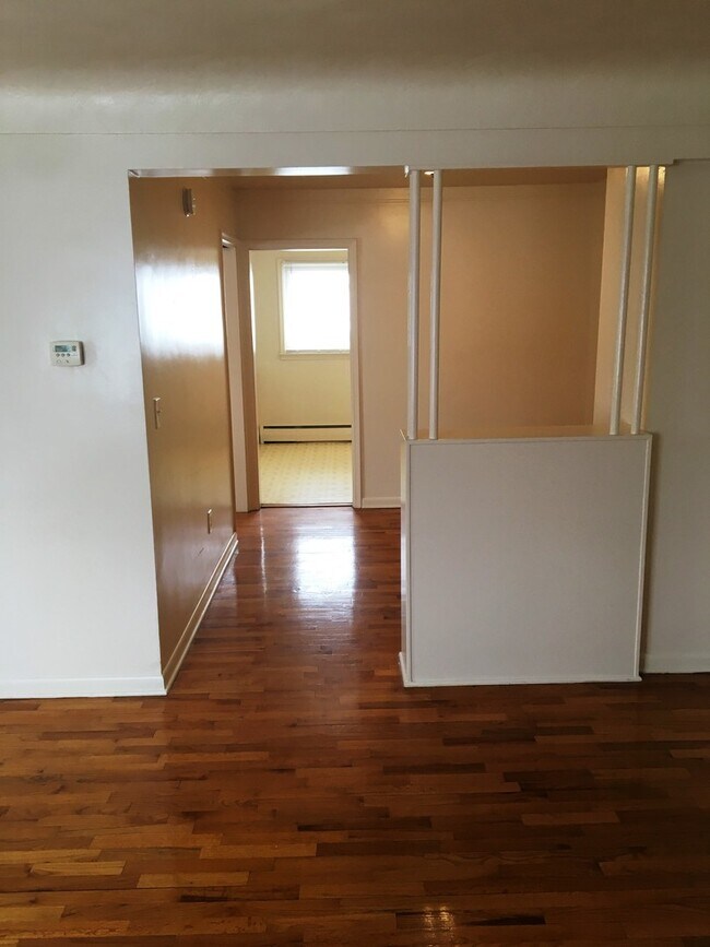Building Photo - G 2288 E Hemphill Rd Apt (Range 1 - 4)