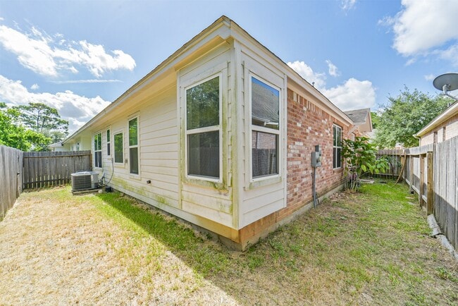 Building Photo - 10334 Solitaire Cir