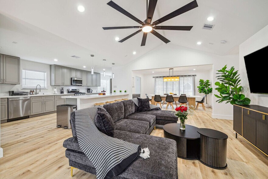 Building Photo - 5631 Cerritos Dr