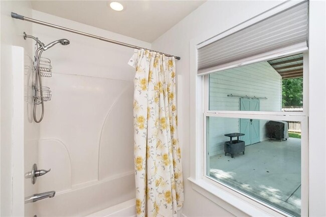 Building Photo - 958 Pinemont Dr