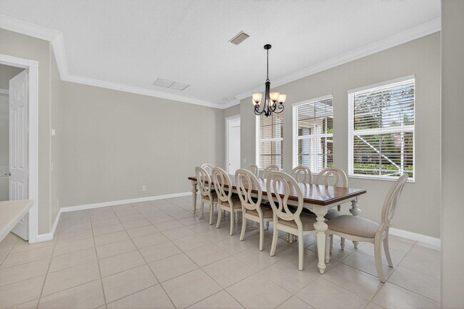 Building Photo - 121 Savona Dr
