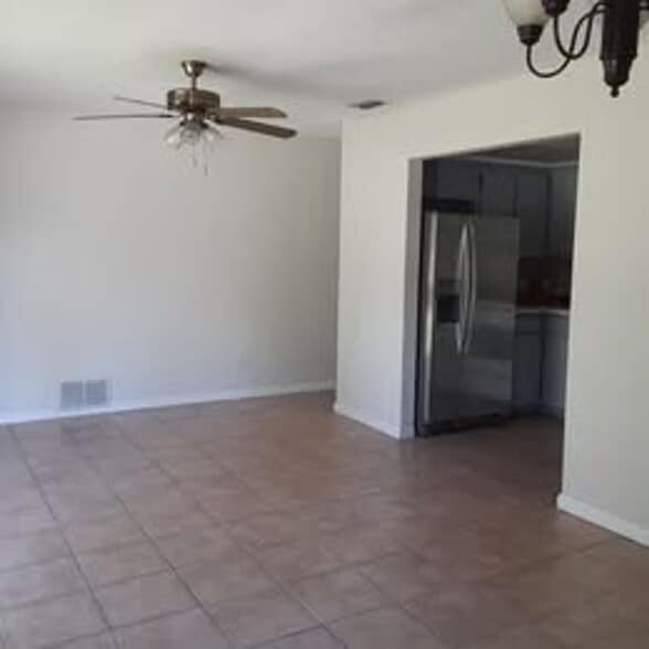 Building Photo - 313 Church St