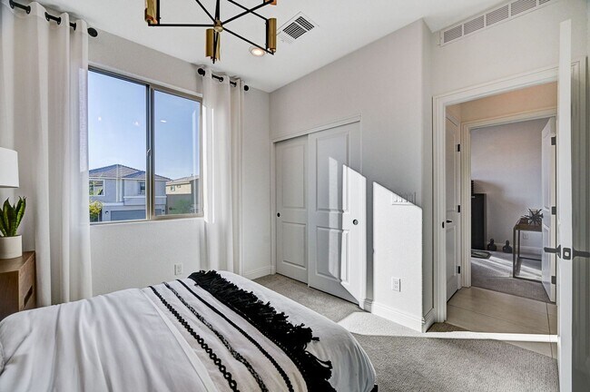 Building Photo - Buffalo Mesa Verde
