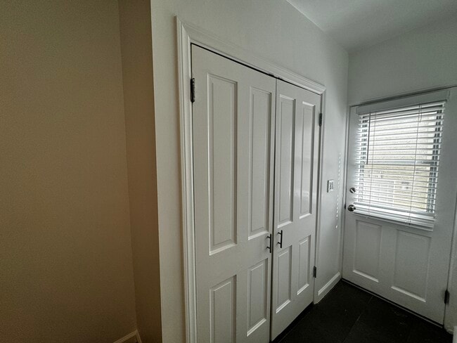 Building Photo - 11506 1/4 Rochester Ave