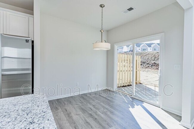 Building Photo - 133 Clingstone Trl