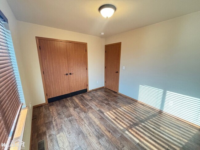 Building Photo - 710 N 29th Ave