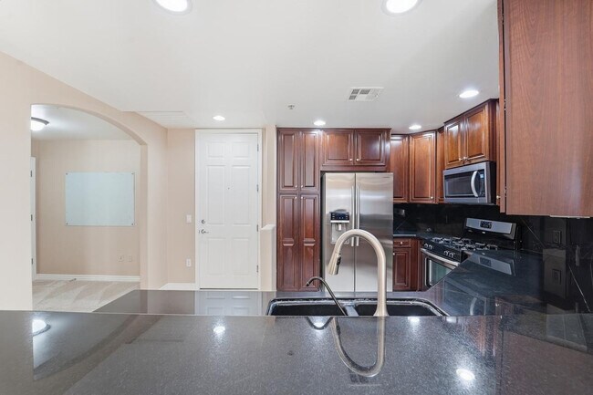 Building Photo - 5350 E Deer Valley Dr