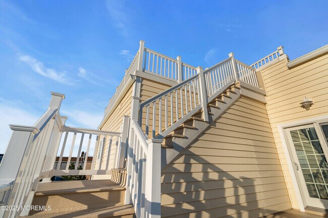 Building Photo - 2 Tradewinds Ln