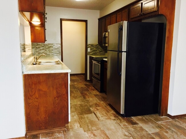 Building Photo - Charming 3BD 2BA Home in Yukon!!!