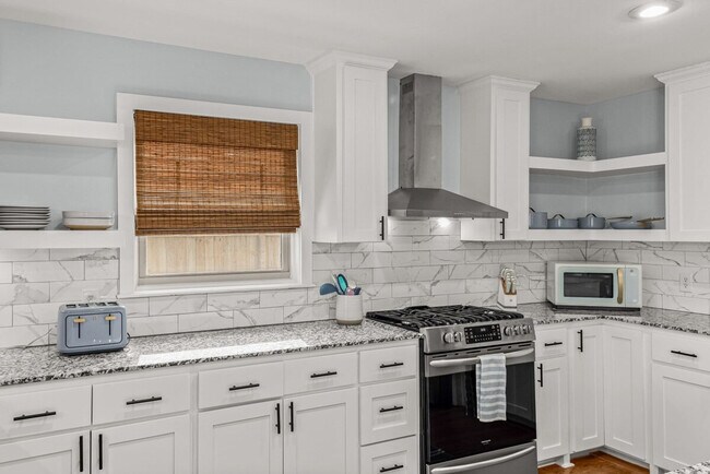 Building Photo - 201 N Dogwood St