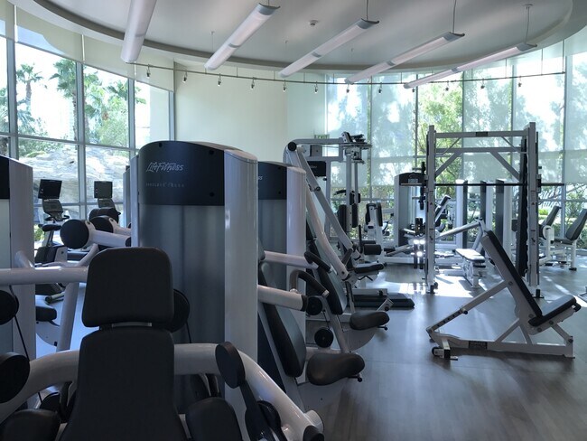 Building Photo - UNFURNISHED Turnberry Towers East-Phenomenal Upscale 1 Bdrm/1.5 Bath Condo on 17th Floor!