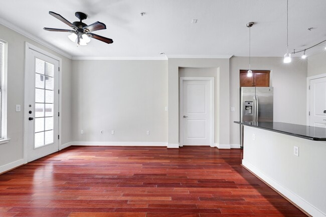 Building Photo - 7342 Oak Manor Dr