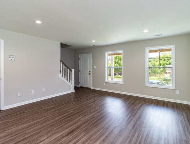 Building Photo - 628 Drakewood Rd