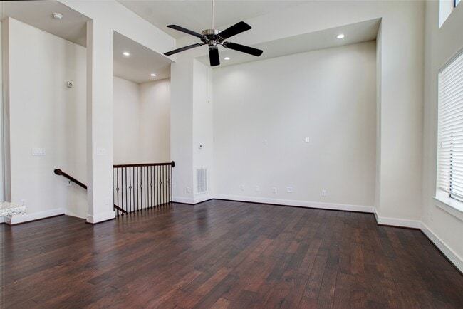 Building Photo - 48 N Hutcheson St