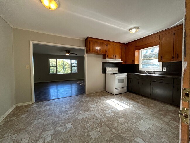 Building Photo - 5th- 308