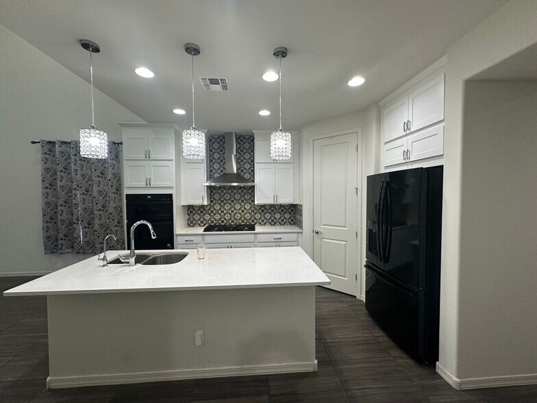 Building Photo - 6322 S 24th Pl