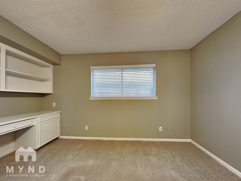 Building Photo - 314 Towne House Ln