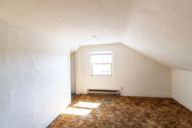 Building Photo - 602-604 9th St N