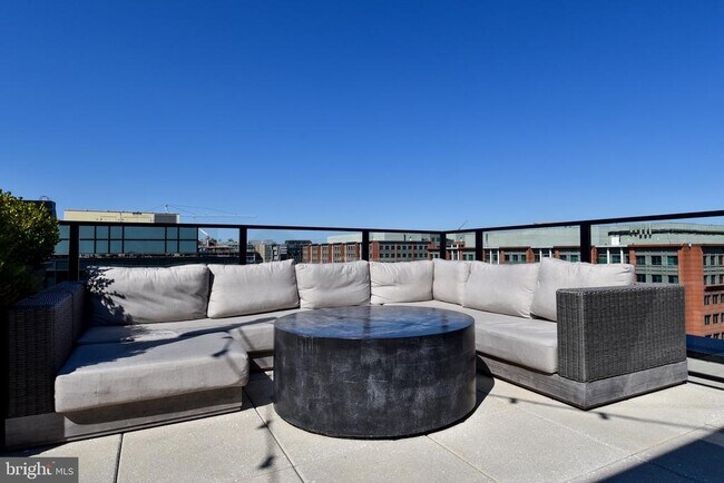 Building Photo - 1300 4th St SE