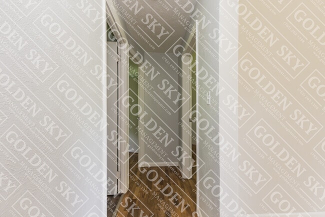 Building Photo - 4305 W Garver Dr