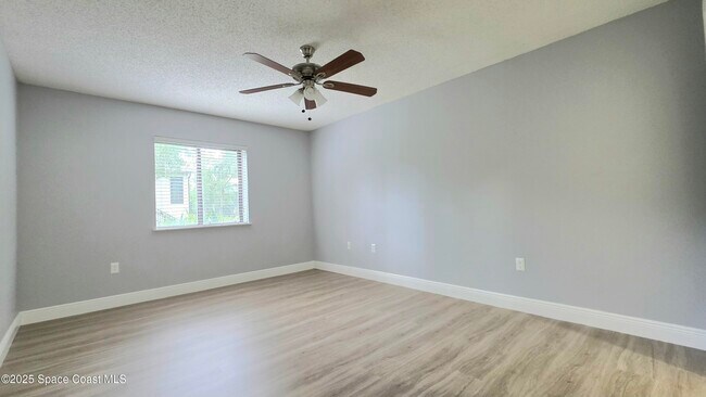 Building Photo - 190 Riverbend Dr