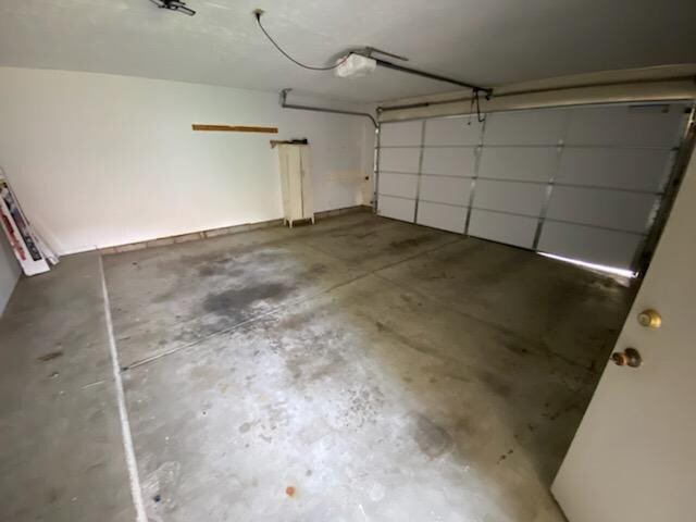 Building Photo - 8763 Meadowcreek Dr