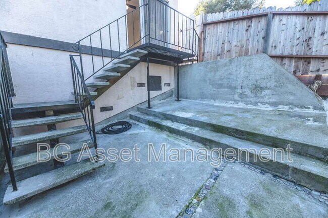 Building Photo - 547 Rodeo Ave