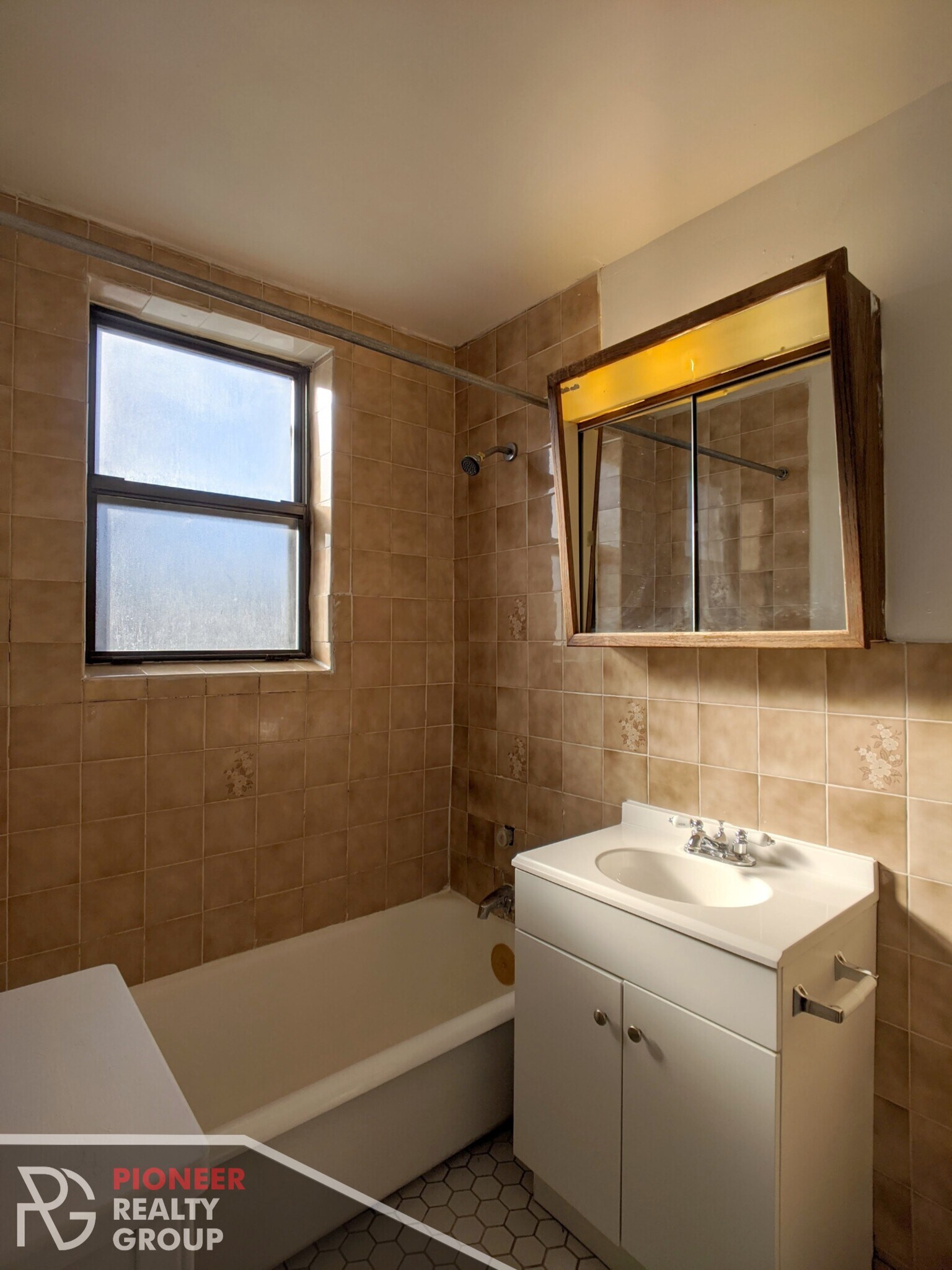 Building Photo - 739 W Belmont Ave