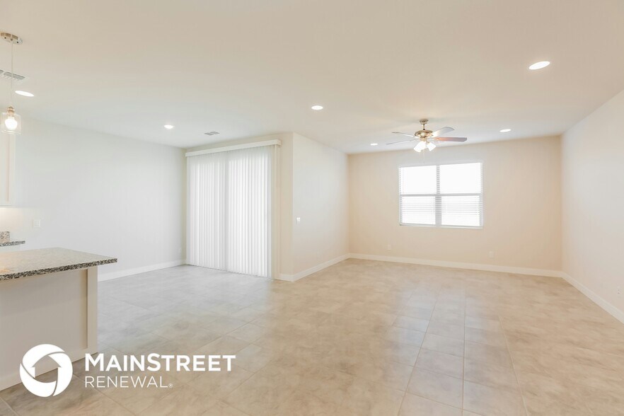 Building Photo - 8708 S 69th Dr