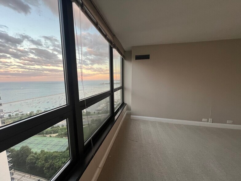 Building Photo - 360 E Randolph St