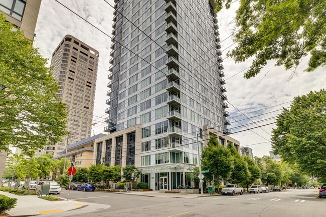 Building Photo - Luxurious 1 bedroom in Capital Hill!